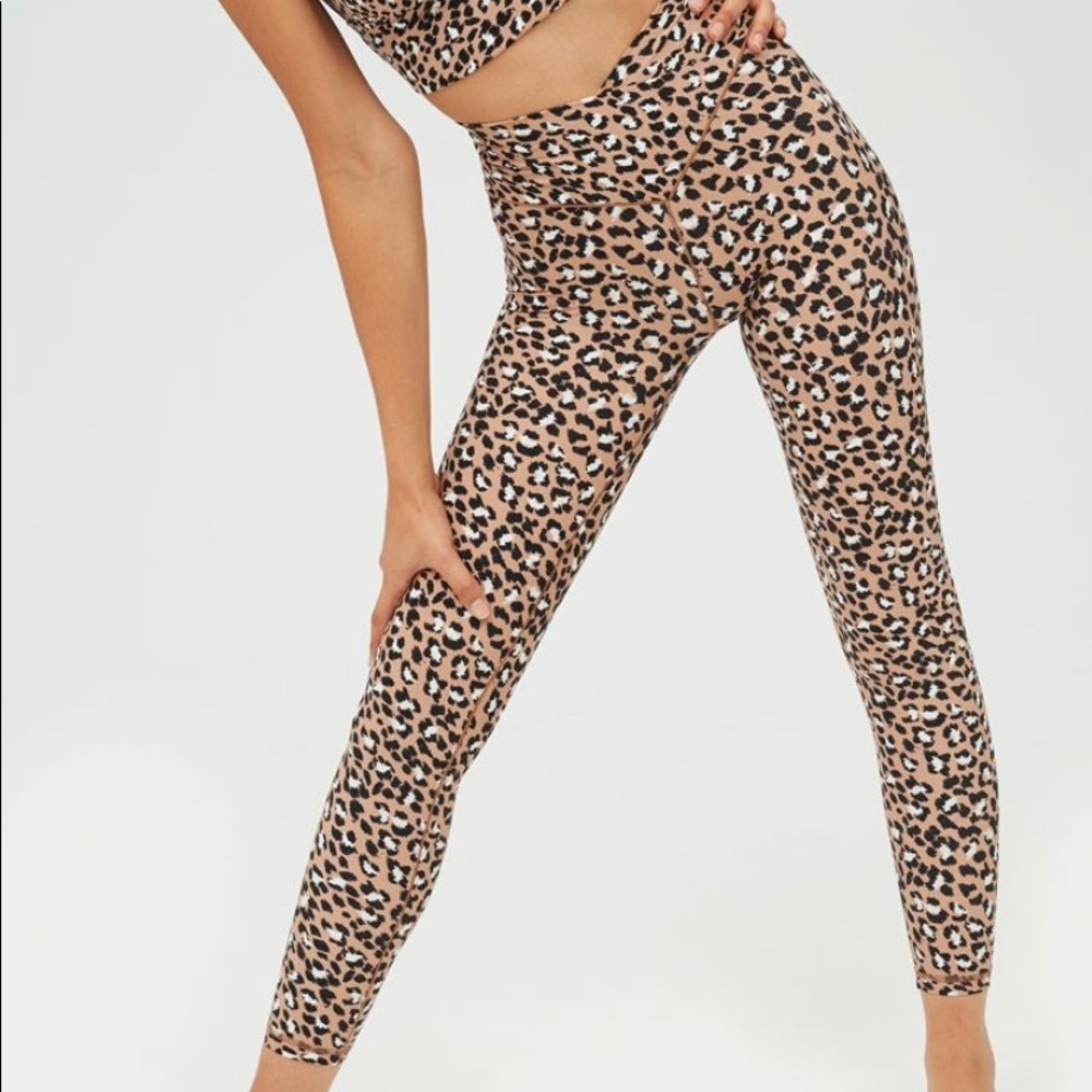 American eagle off-line leopard cropped leggings M